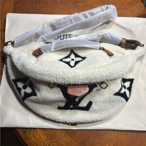 Louis Vuitton Giant Teddy bum bag White and Black Shearling crossbody